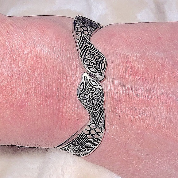 🐍 VINTAGE FLAT ETCHED STAMPED “S” STERLING SILVER SPRING-HINGED SNAKE BRACELET - Picture 3 of 13
